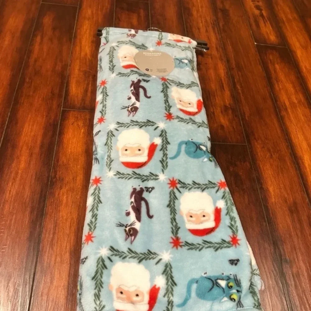 New Berkshire‎ kitty cat creations & Santa clause super soft plush throw  50”x70